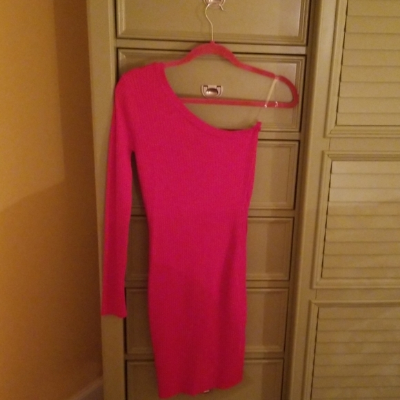 Beautiful sexy one shoulder red sz M dress - Picture 2 of 5
